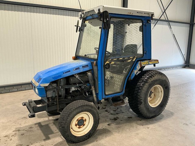 Iseki 320 compacttractor - afbeelding 6 van  13