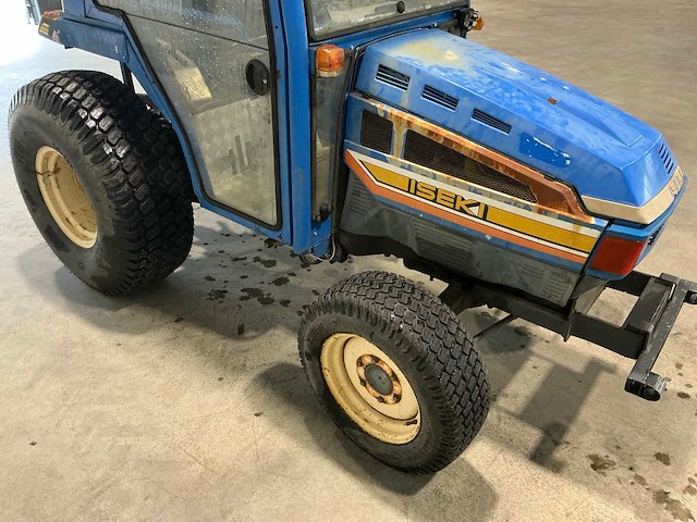 Iseki 320 compacttractor - afbeelding 12 van  13