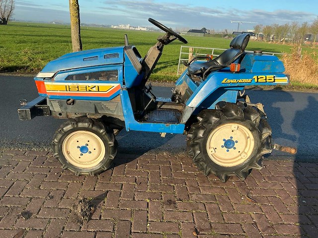 Iseki landhope 125 vierwielaangedreven landbouwtractor - afbeelding 15 van  25
