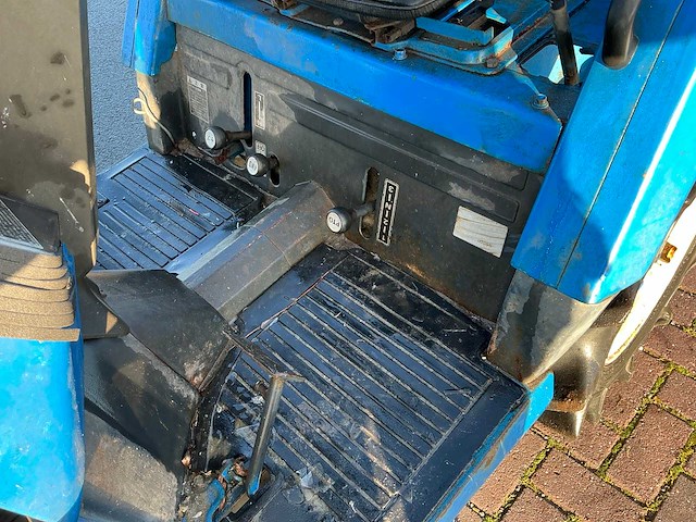 Iseki landhope 125 vierwielaangedreven landbouwtractor - afbeelding 16 van  25