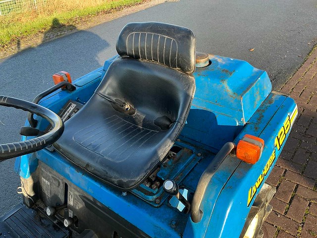 Iseki landhope 125 vierwielaangedreven landbouwtractor - afbeelding 17 van  25
