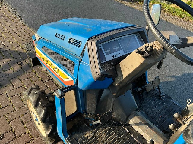 Iseki landhope 125 vierwielaangedreven landbouwtractor - afbeelding 18 van  25