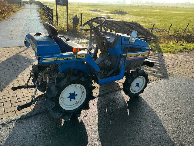 Iseki landhope 125 vierwielaangedreven landbouwtractor - afbeelding 8 van  25