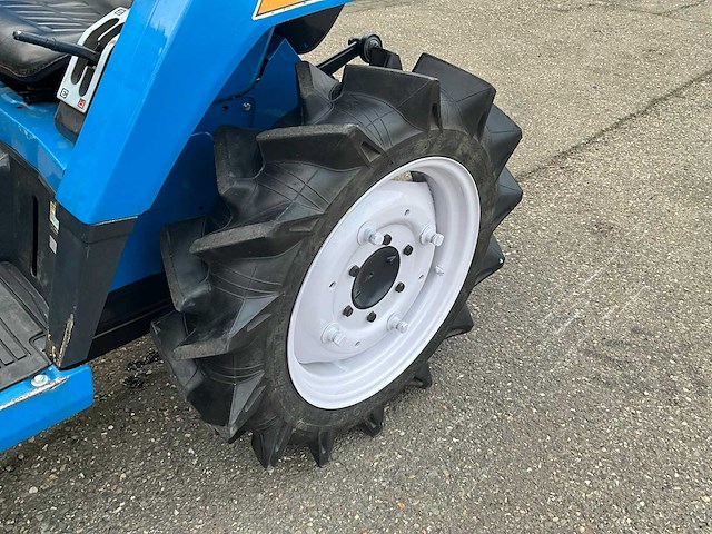 Iseki landhope 217 4wd minitractor met voorlader - afbeelding 4 van  28