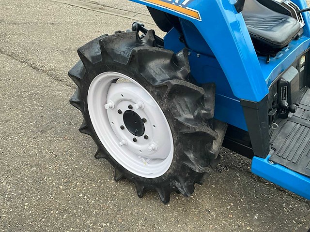 Iseki landhope 217 4wd minitractor met voorlader - afbeelding 5 van  28