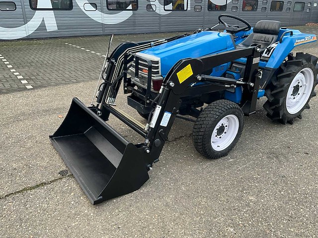 Iseki landhope 217 4wd minitractor met voorlader - afbeelding 9 van  28