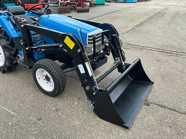 Iseki landhope 217 4wd minitractor met voorlader - afbeelding 10 van  28