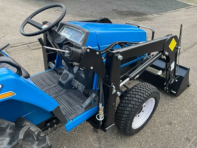 Iseki landhope 217 4wd minitractor met voorlader - afbeelding 11 van  28