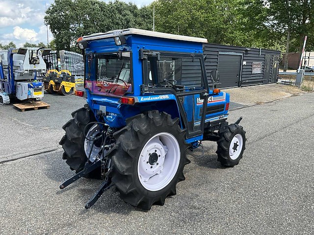 Iseki landleader 295 vierwielaangedreven landbouwtractor - afbeelding 33 van  37