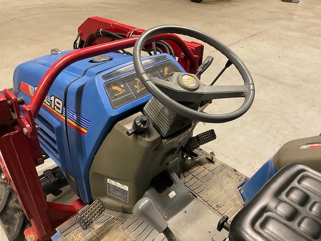 Iseki sial 19 tractor met voorlader - afbeelding 3 van  17