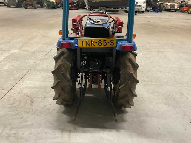 Iseki sial 19 tractor met voorlader - afbeelding 15 van  17