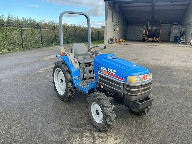 Iseki sial 193 smalspoor- en compacttractor - afbeelding 12 van  19
