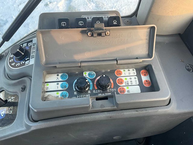 Iseki th 265 minitractor met rupsonderstel - afbeelding 13 van  21