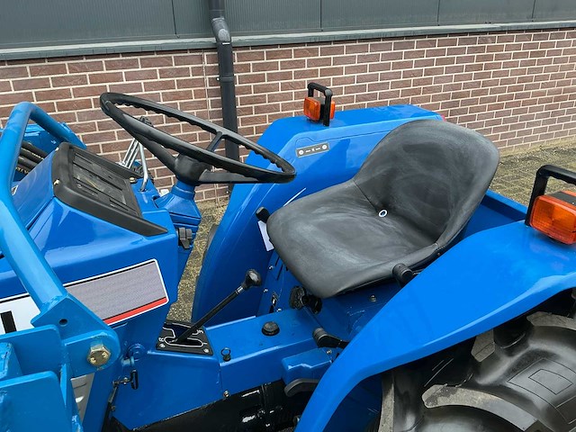 Iseki tl2100f minitractor - afbeelding 14 van  15