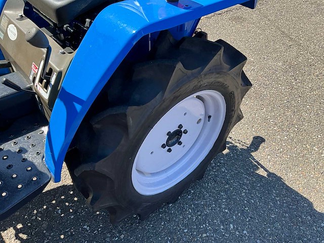 Iseki tm15 4wd minitractor - afbeelding 2 van  24