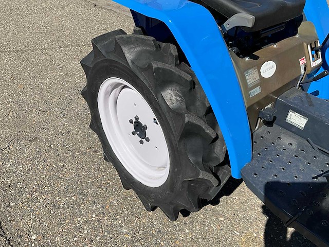 Iseki tm15 4wd minitractor - afbeelding 3 van  24