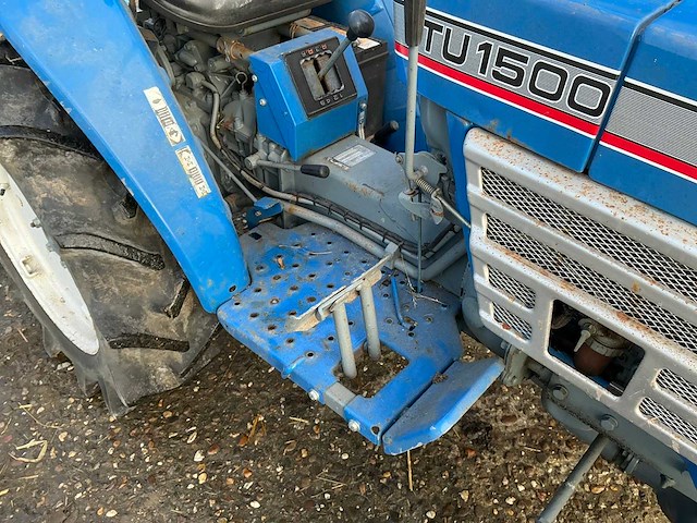 Iseki tu1500 vierwielaangedreven minitractor met maaidek - afbeelding 15 van  23