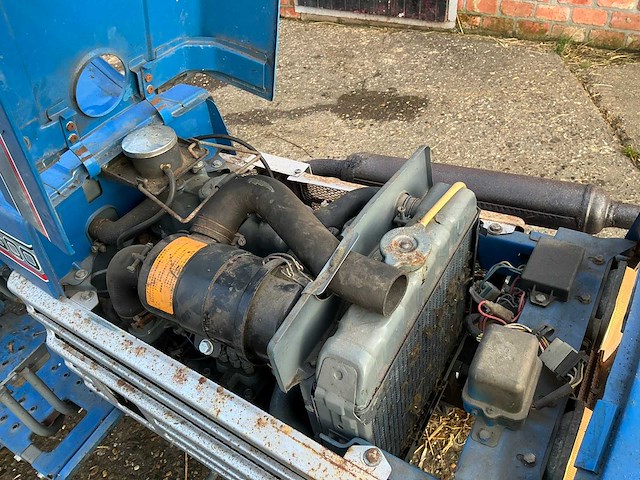 Iseki tu1500 vierwielaangedreven minitractor met maaidek - afbeelding 18 van  23