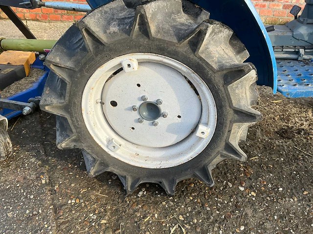 Iseki tu1500 vierwielaangedreven minitractor met maaidek - afbeelding 21 van  23