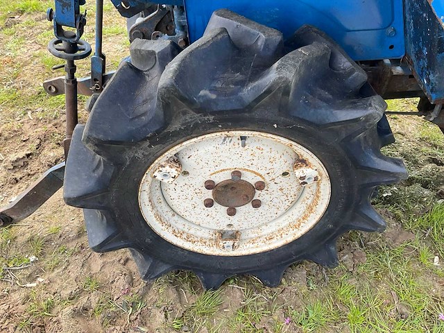 Iseki tui125f smalspoor- en compacttractor - afbeelding 2 van  5