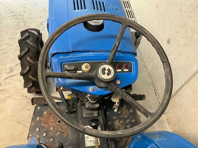 Iseki tx1300 minitractor - afbeelding 16 van  18