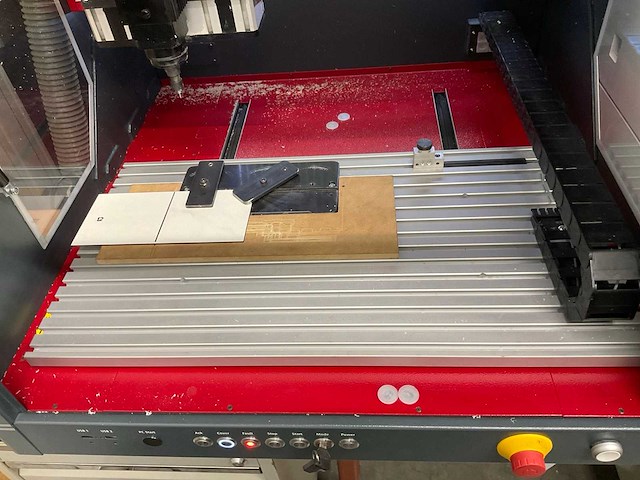 Isel icp 4030 cnc letter frees graveermachine - afbeelding 6 van  10