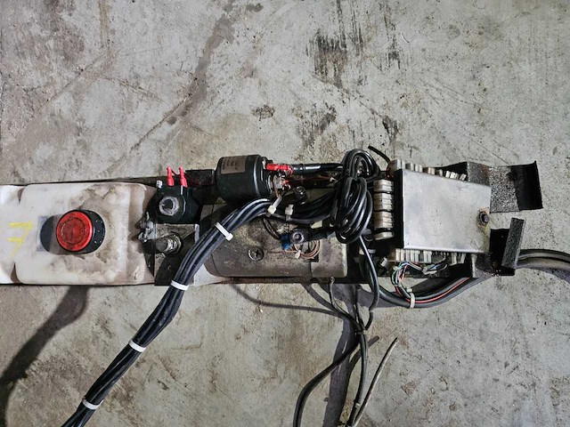 Iskra - hydraulische pomp 24v 2 - afbeelding 3 van  6