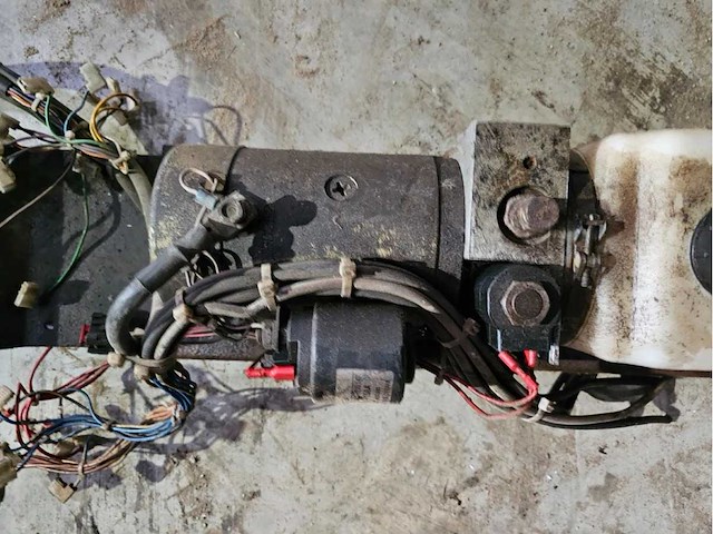 Iskra - hydraulische pomp 24v 2 - afbeelding 3 van  3