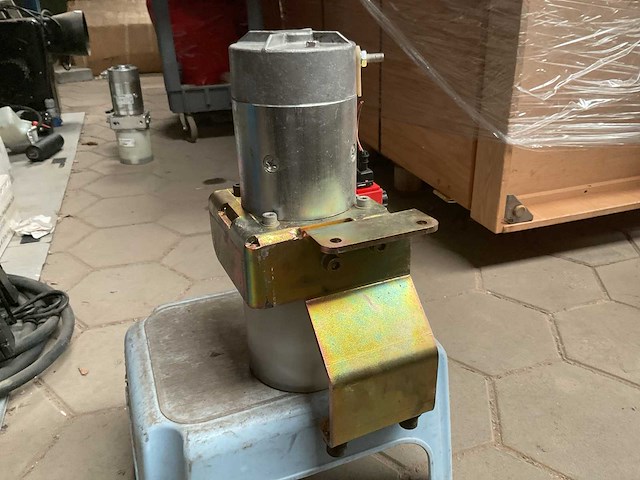 Iskra amj5772 hydraulische pompunit - afbeelding 2 van  3
