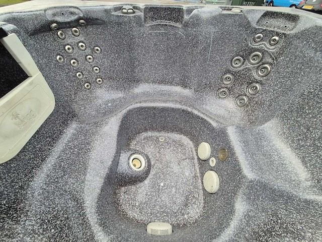 Island spa 7 persoons jacuzzi en buitenspa - afbeelding 13 van  26