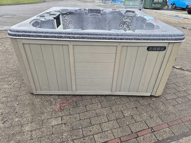 Island spa 7 persoons jacuzzi en buitenspa - afbeelding 16 van  20