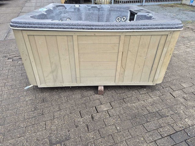 Island spa 7 persoons jacuzzi en buitenspa - afbeelding 20 van  20