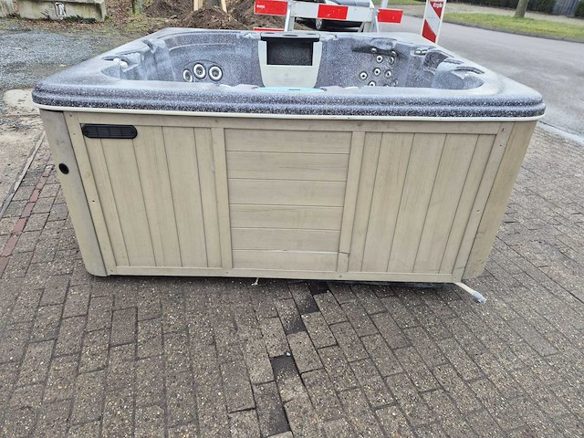 Island spa 7 persoons jacuzzi en buitenspa - afbeelding 24 van  26