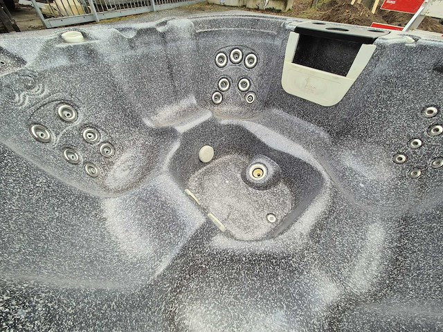 Island spa 7 persoons jacuzzi en buitenspa - afbeelding 16 van  26