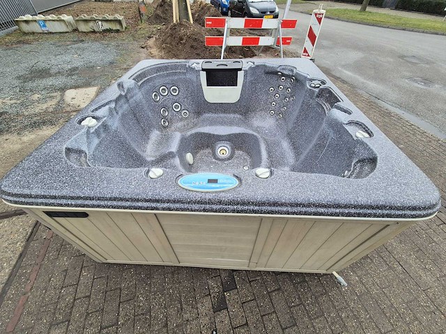 Island spa 7 persoons jacuzzi en buitenspa - afbeelding 20 van  25