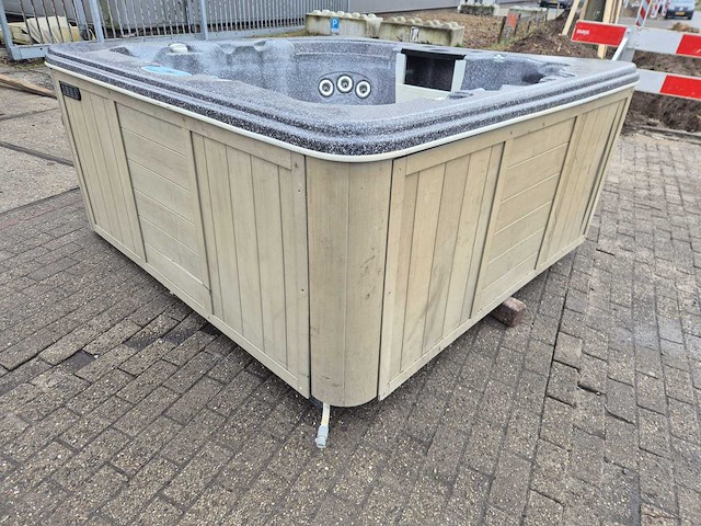 Island spa 7 persoons jacuzzi en buitenspa - afbeelding 24 van  25