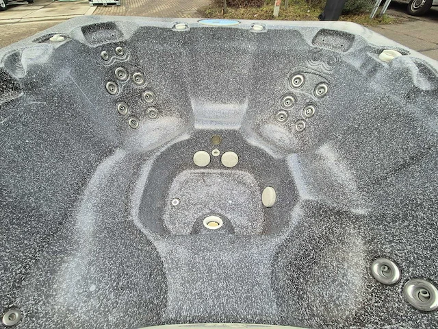 Island spa 7 persoons jacuzzi en buitenspa - afbeelding 10 van  26
