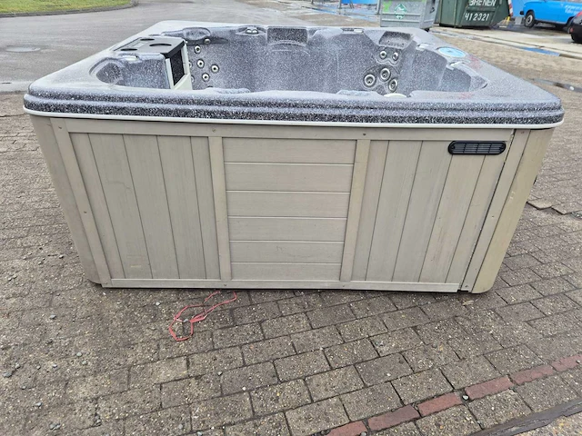 Island spa 7 persoons jacuzzi en buitenspa - afbeelding 22 van  26