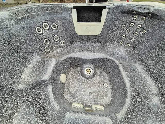 Island spa 7 persoons jacuzzi en buitenspa - afbeelding 15 van  26