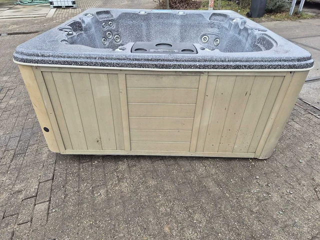 Island spa 7 persoons jacuzzi en buitenspa - afbeelding 14 van  26