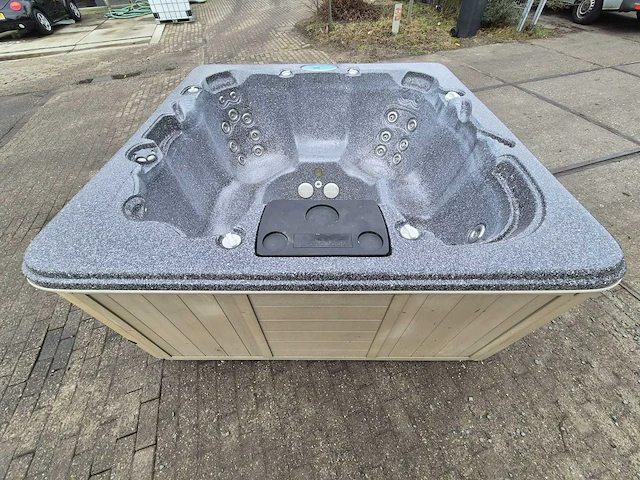 Island spa 7 persoons jacuzzi en buitenspa - afbeelding 15 van  26