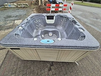Island spa 7 persoons jacuzzi en buitenspa - afbeelding 19 van  24