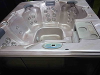Island spa jacuzzi - afbeelding 1 van  5