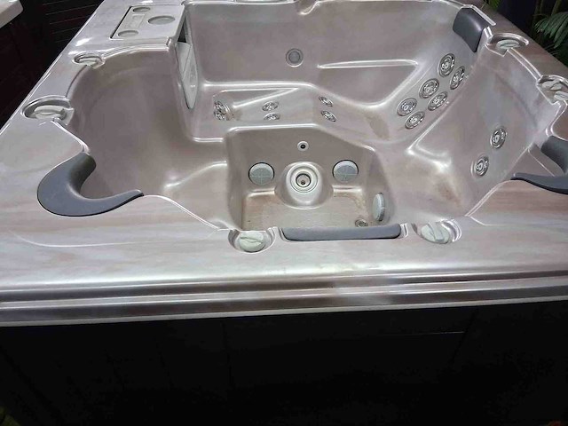 Island spa jacuzzi - afbeelding 2 van  5