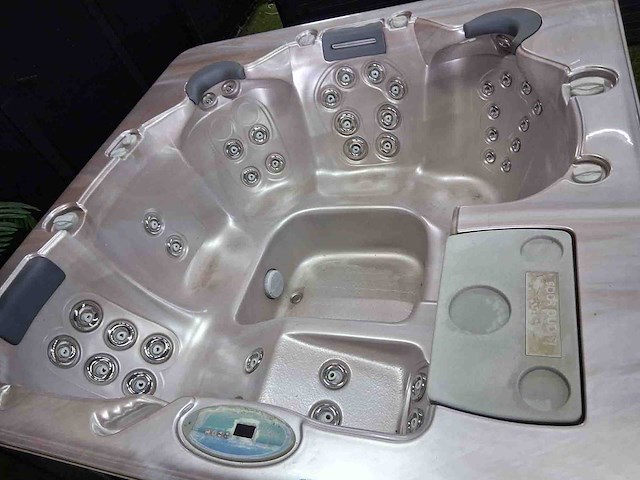 Island spa jacuzzi - afbeelding 4 van  5