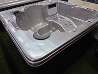 Island spa jacuzzi - afbeelding 1 van  9