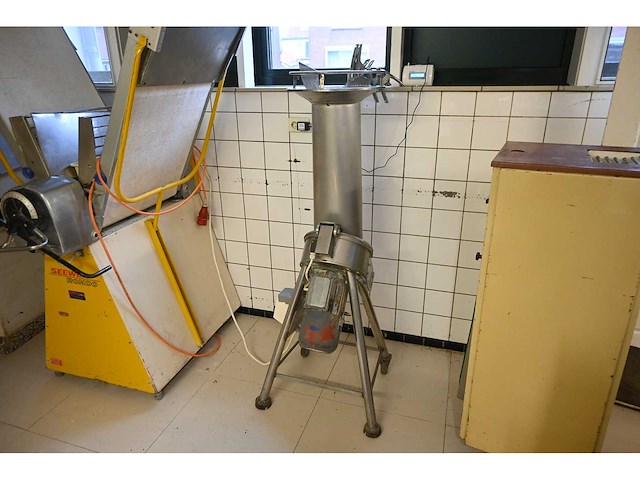 Ismar mini rvs brood shredder machine - afbeelding 3 van  6