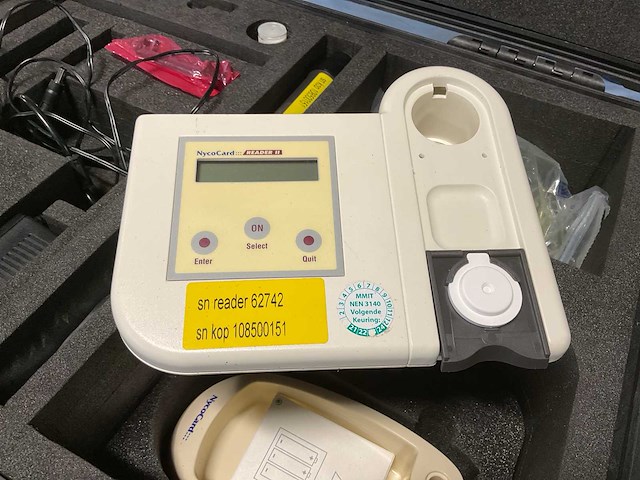 Isolux nycocard reader ii - afbeelding 1 van  7