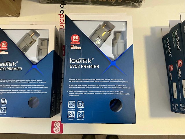 Isotek evo3 premier 1,5m stroomkabel (3x) - afbeelding 2 van  3