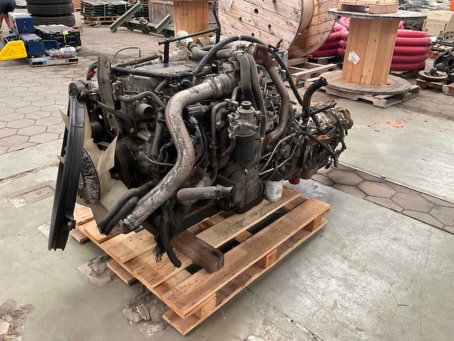 Isuzu 6hk1x dieselmotor - afbeelding 1 van  8